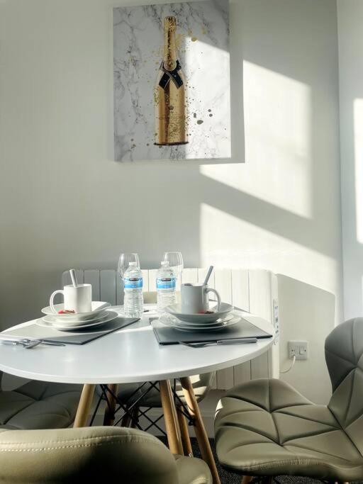 #2Bs 1 Bed Serviced Apartment 더비 외부 사진